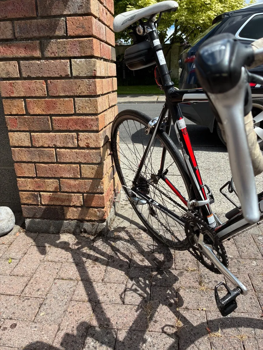 Trek 1.2 Road bike - Image 3