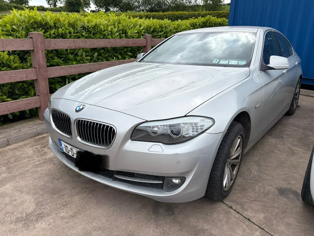 2010 BMW 528i - Image 2