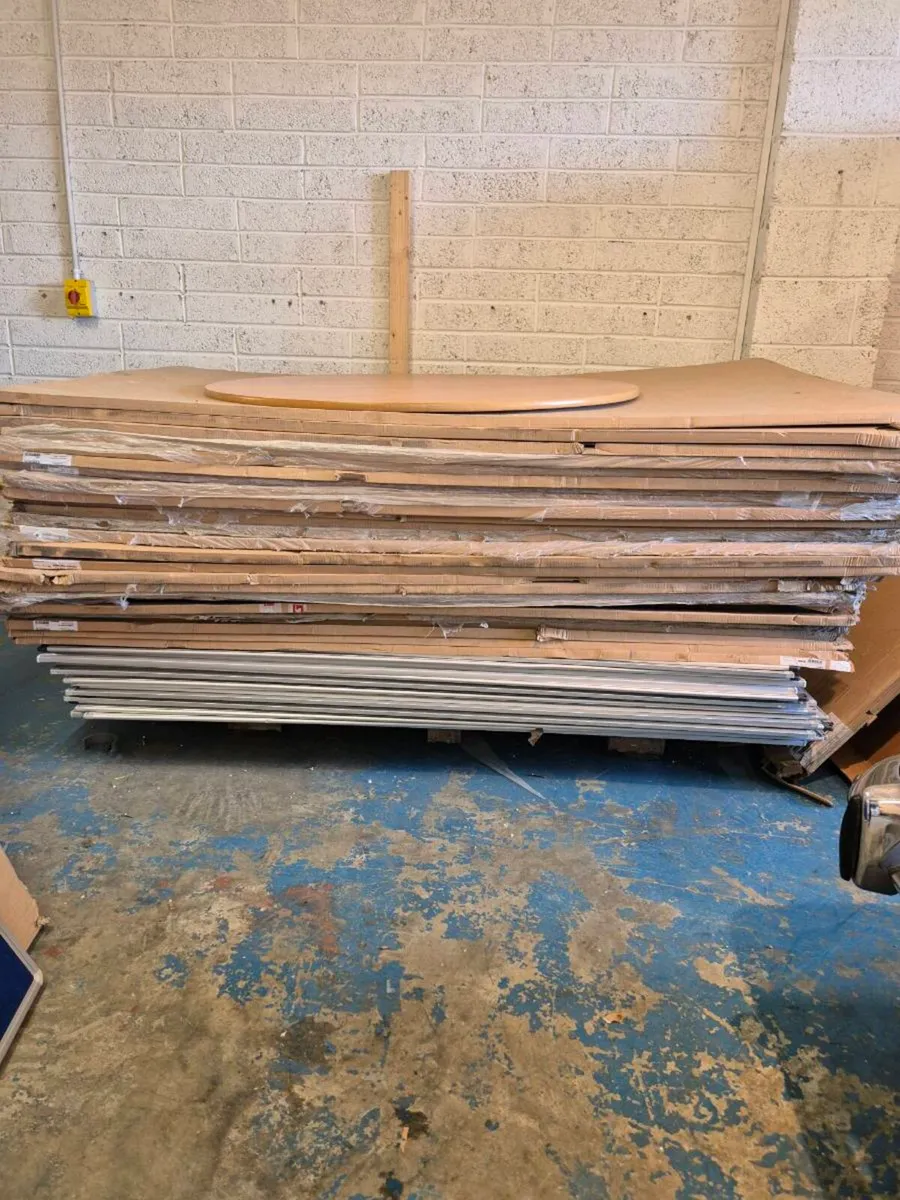 Drywipe and notice boards - Image 3