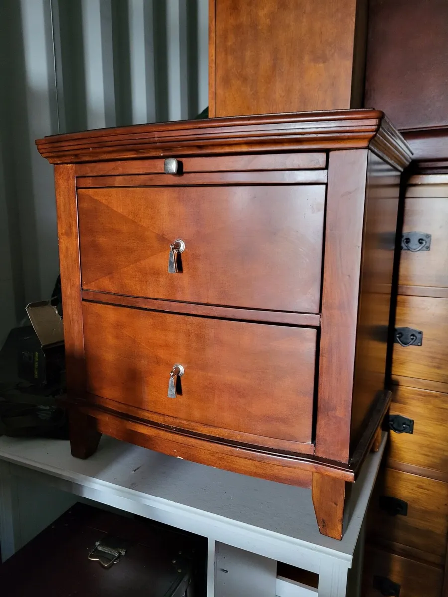 Bedside Lockers x4 - Image 1