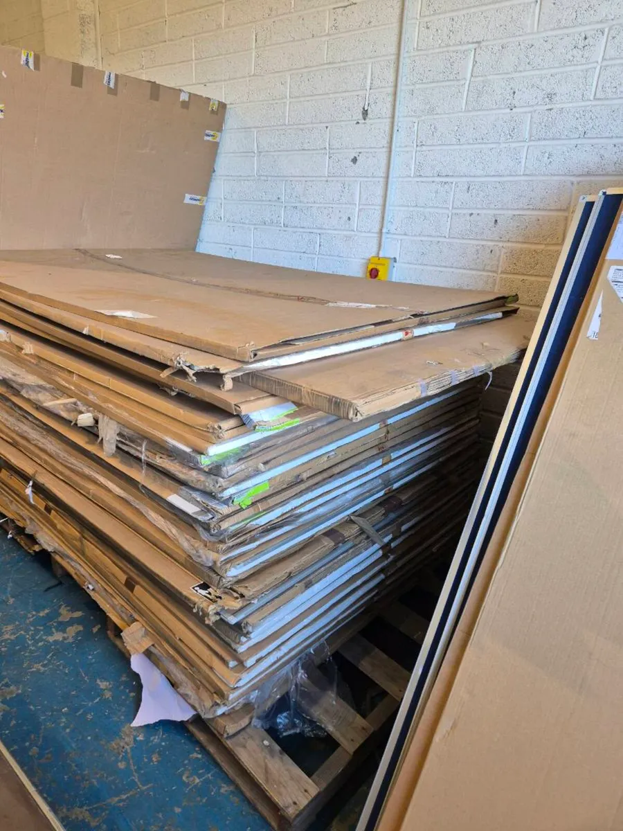 Drywipe and notice boards - Image 2