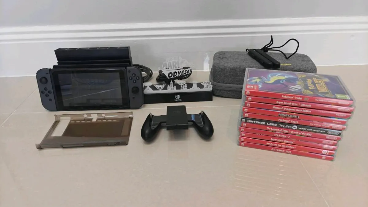 Nintendo Switch Mega Bundle: 11 Top Games Extras - Image 1
