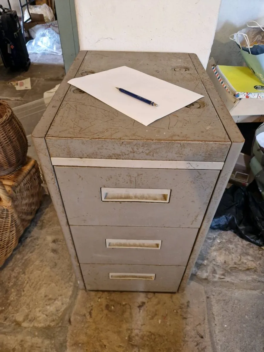Vintage Metal 3-Drawer Filing Cabinet - Image 4
