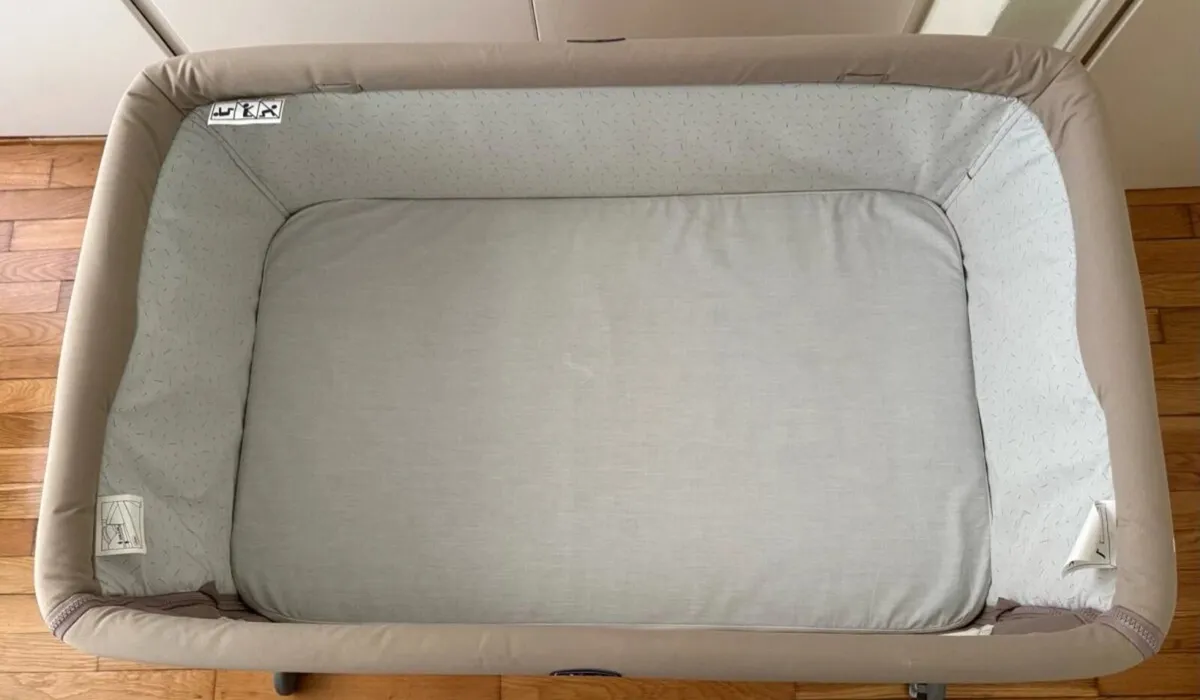 Chicco bedside crib - Image 3