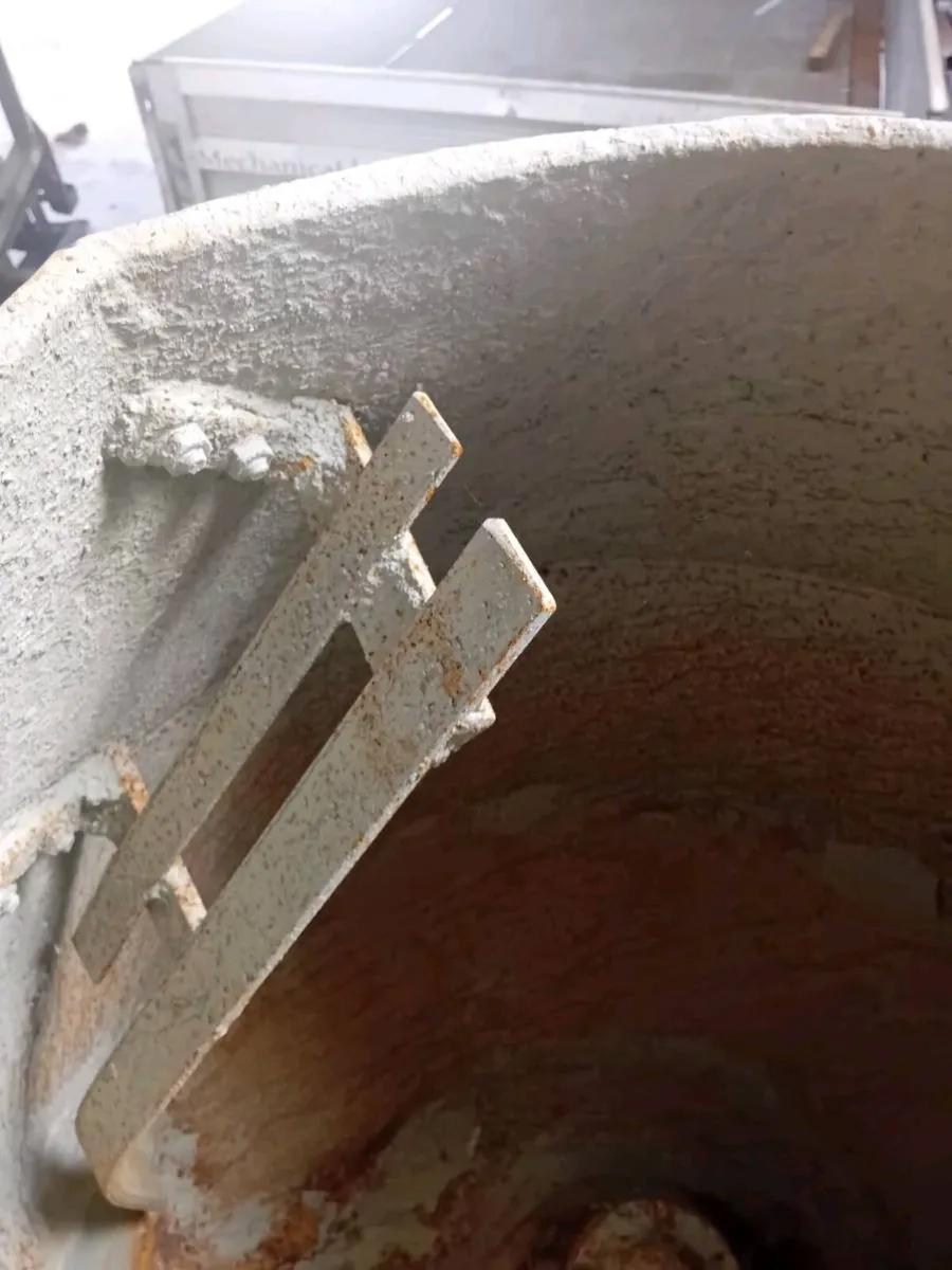 ***Mixer** Lister Engine** Tow behind - Image 4