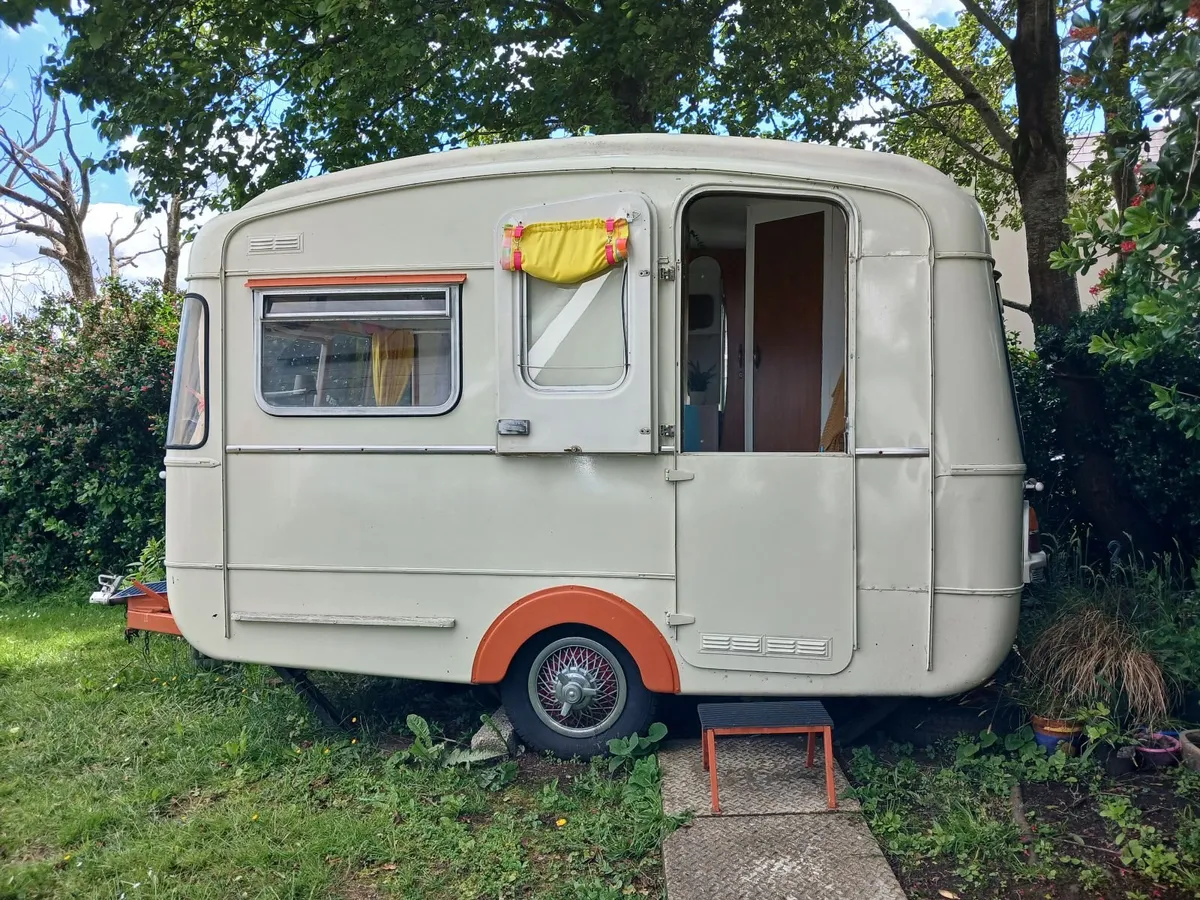 Vintage Viking Fibreline Caravan 2 berth - Image 1