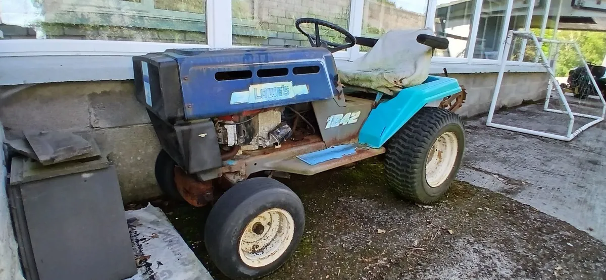 Tractor Lowes Dynamark 1842 - Image 1
