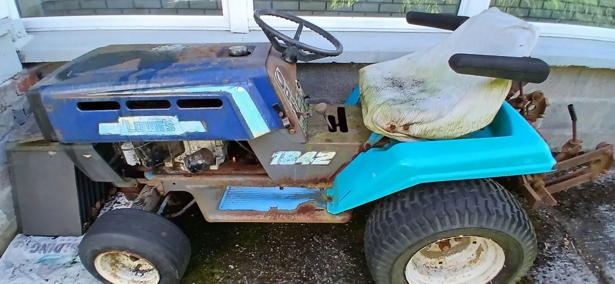 Tractor Lowes Dynamark 1842 - Image 2