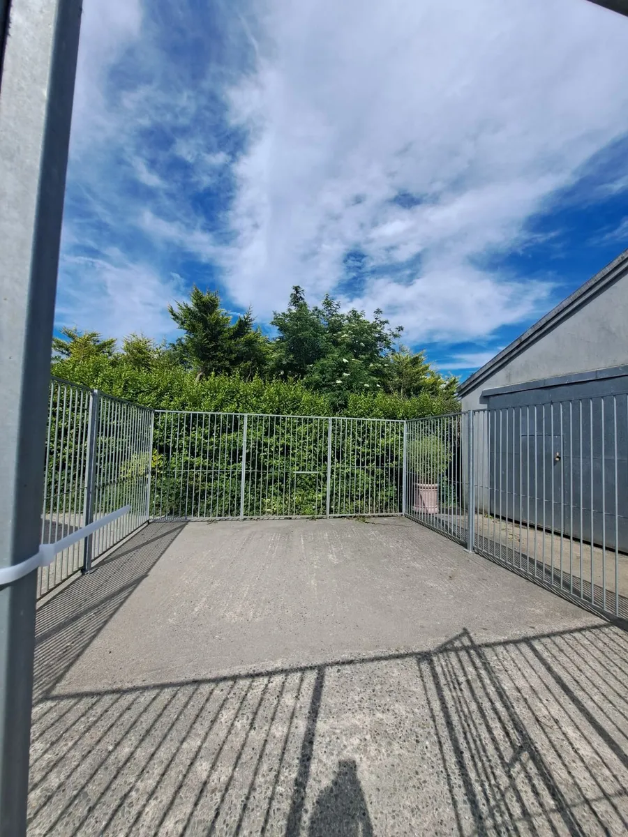 Large dog run / kennel - Image 4
