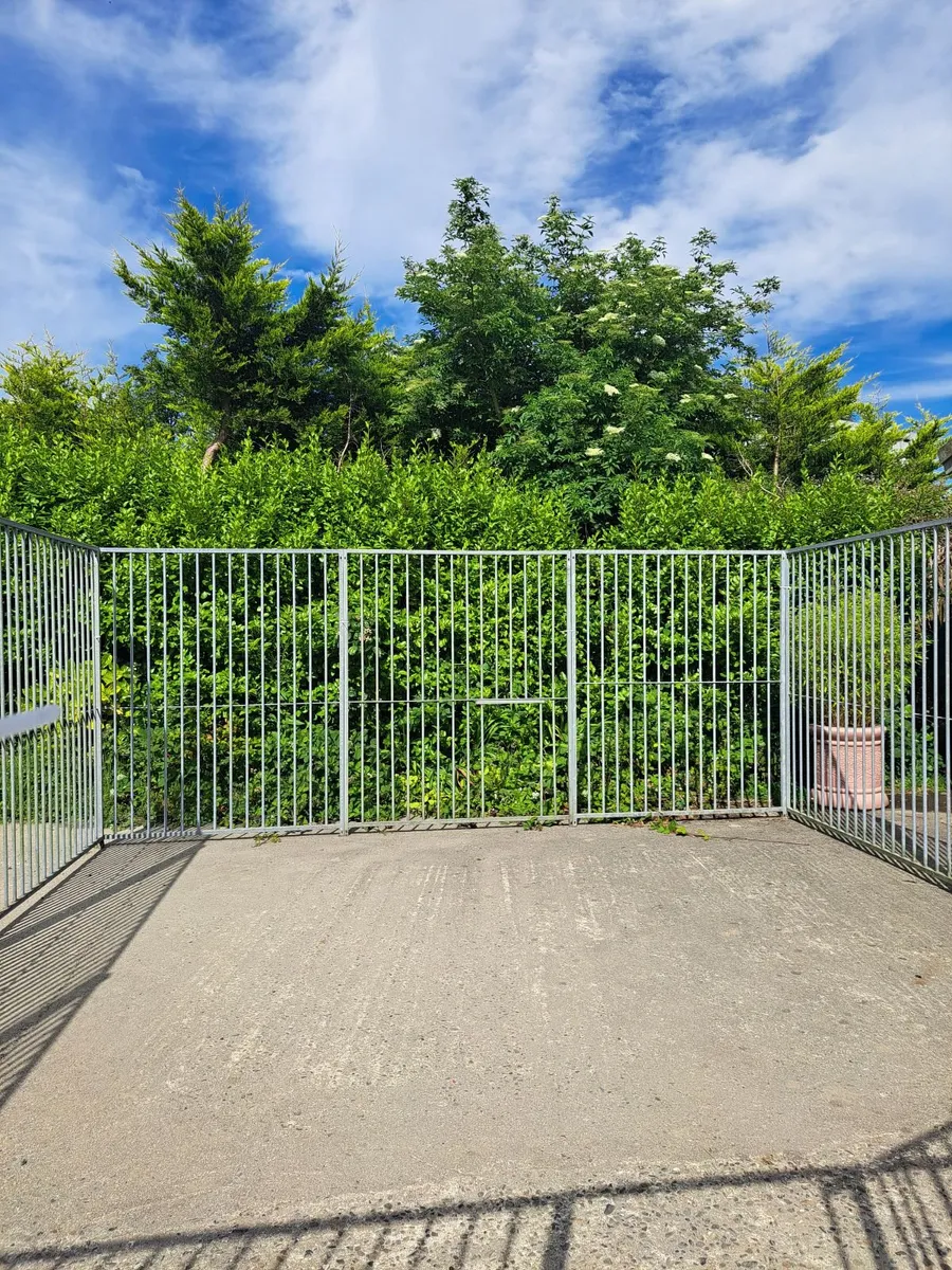 Large dog run / kennel - Image 3