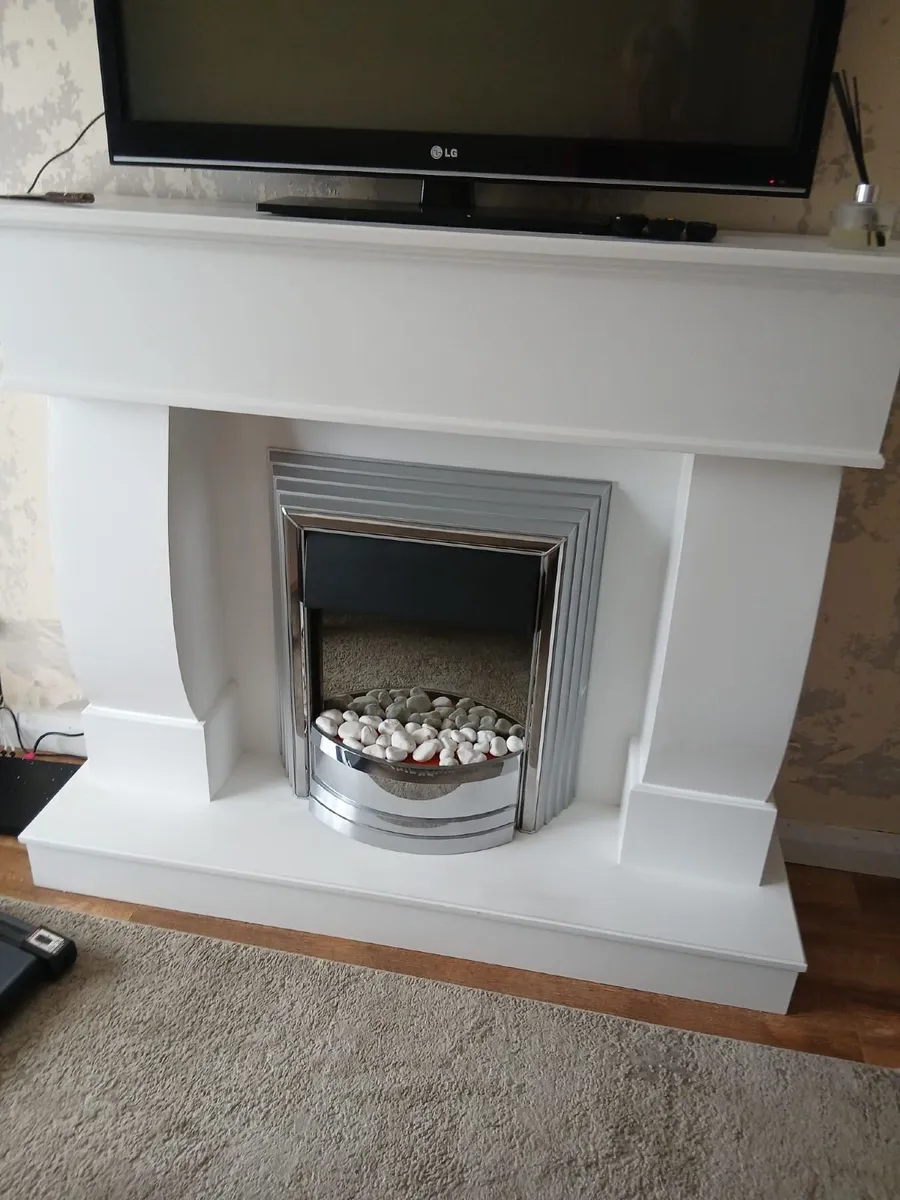 White surround fireplace and electric fire - Image 1