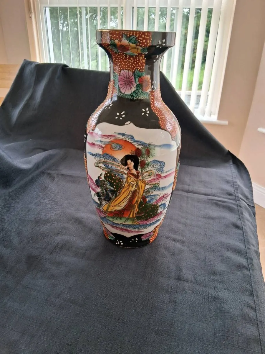 Oriental Japanese Vase - Image 1