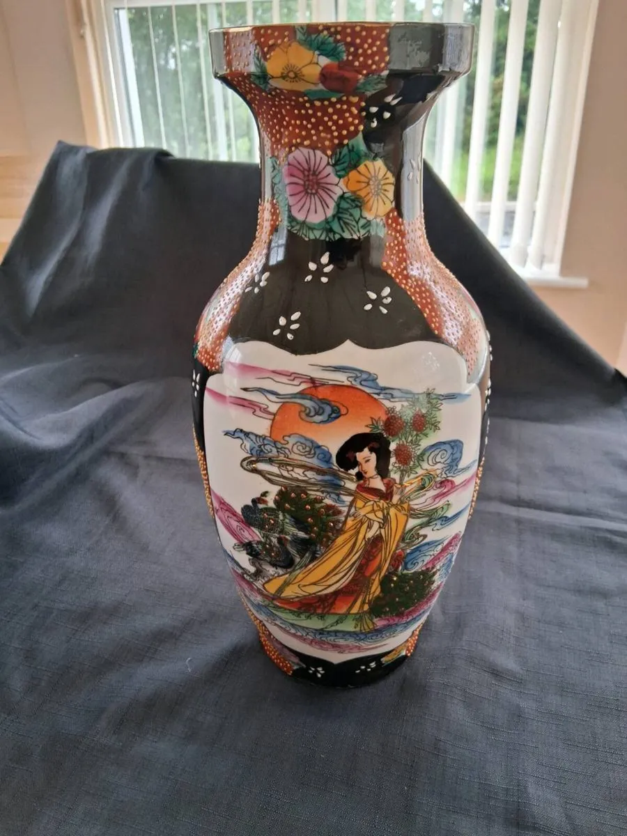 Oriental Japanese Vase - Image 2
