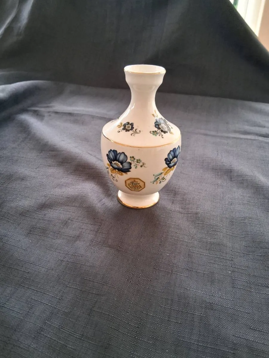 Royal Tara Vase - Image 1