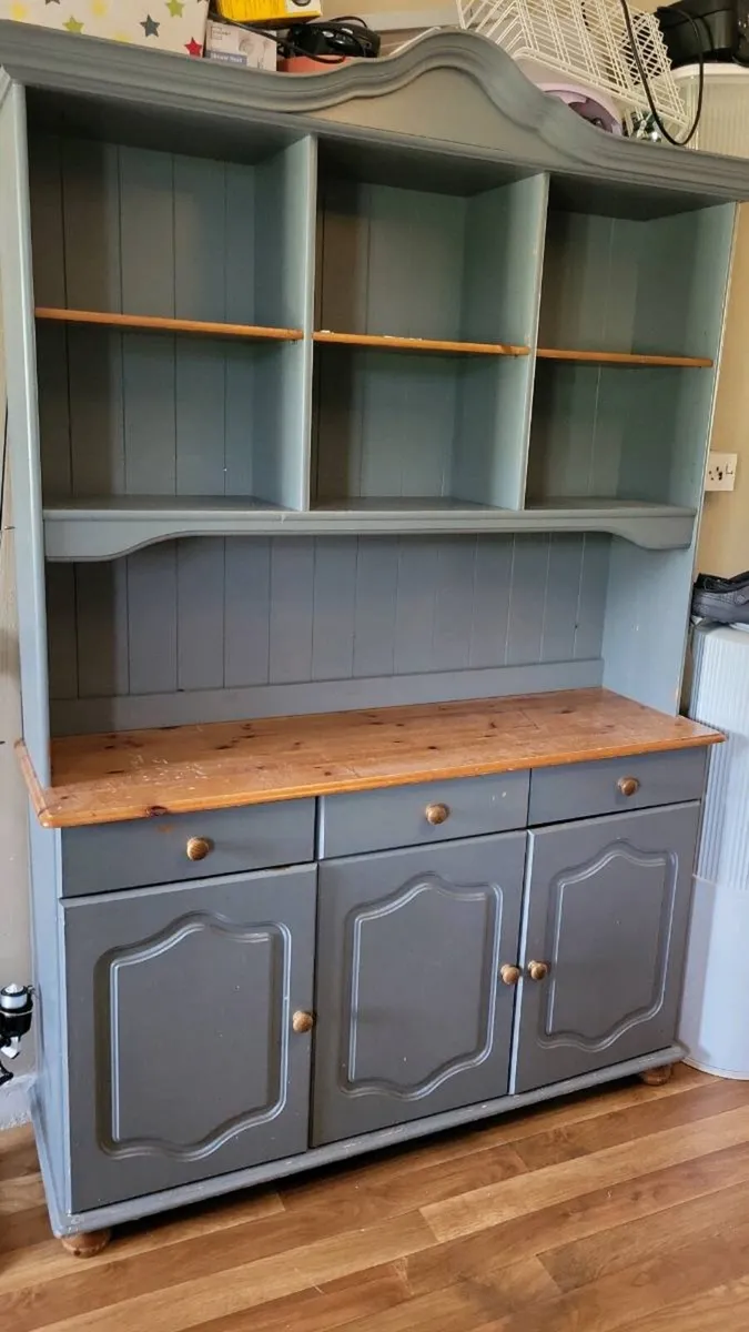 Country kitchen dresser free