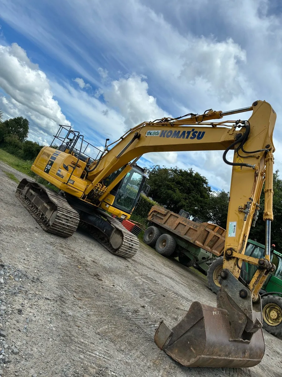 2016 Komatsu 210 - Image 2