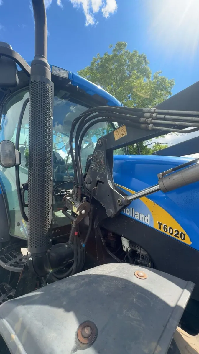 New Holland T6020 2009 - Image 3