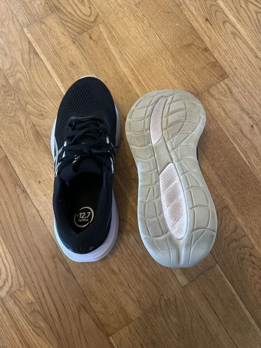 ASICS GelCumulus 28 trainer perfect condition - Image 2