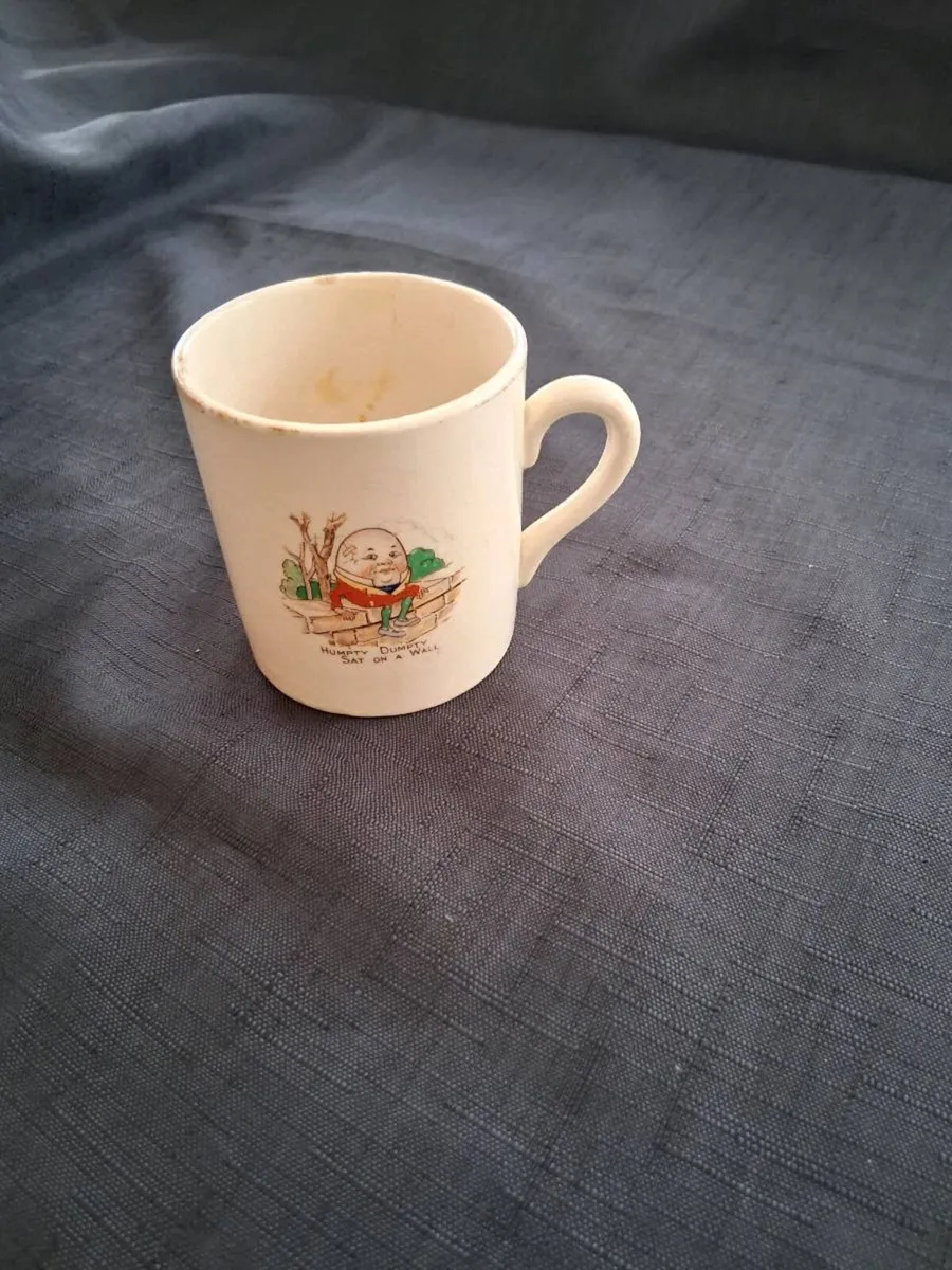 Old Humpty Dumpty Child's Mug - Image 2