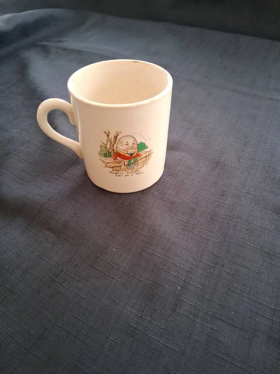 Old Humpty Dumpty Child's Mug - Image 1