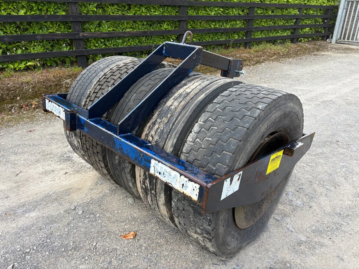 Sumo tyre packer - Image 1