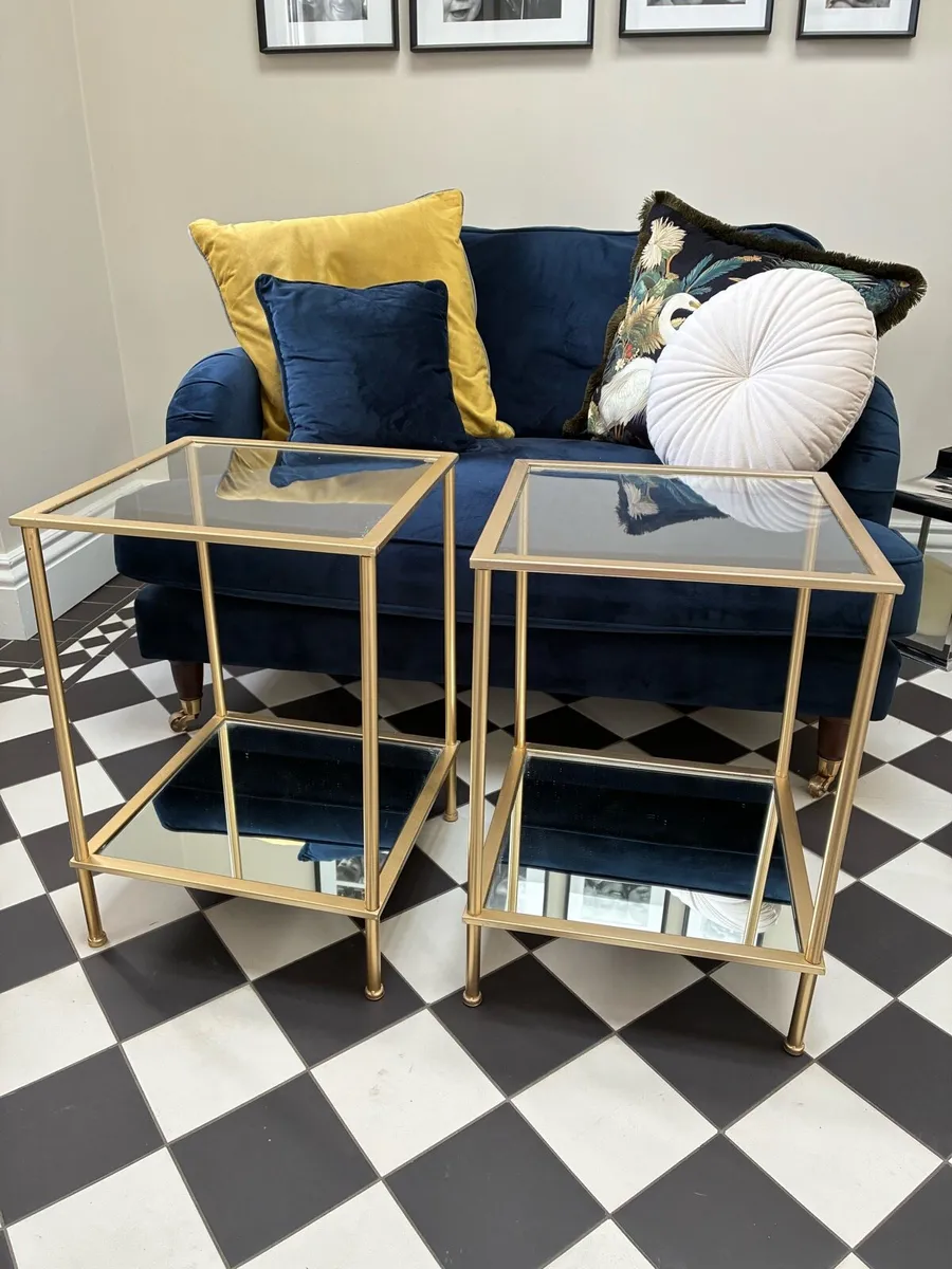 Pair of End Tables. - Image 1