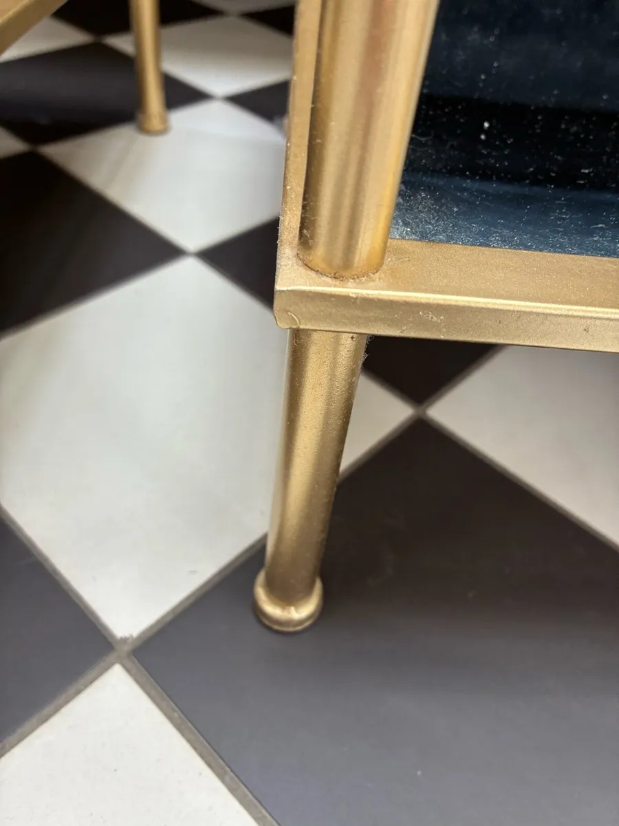 Pair of End Tables. - Image 3