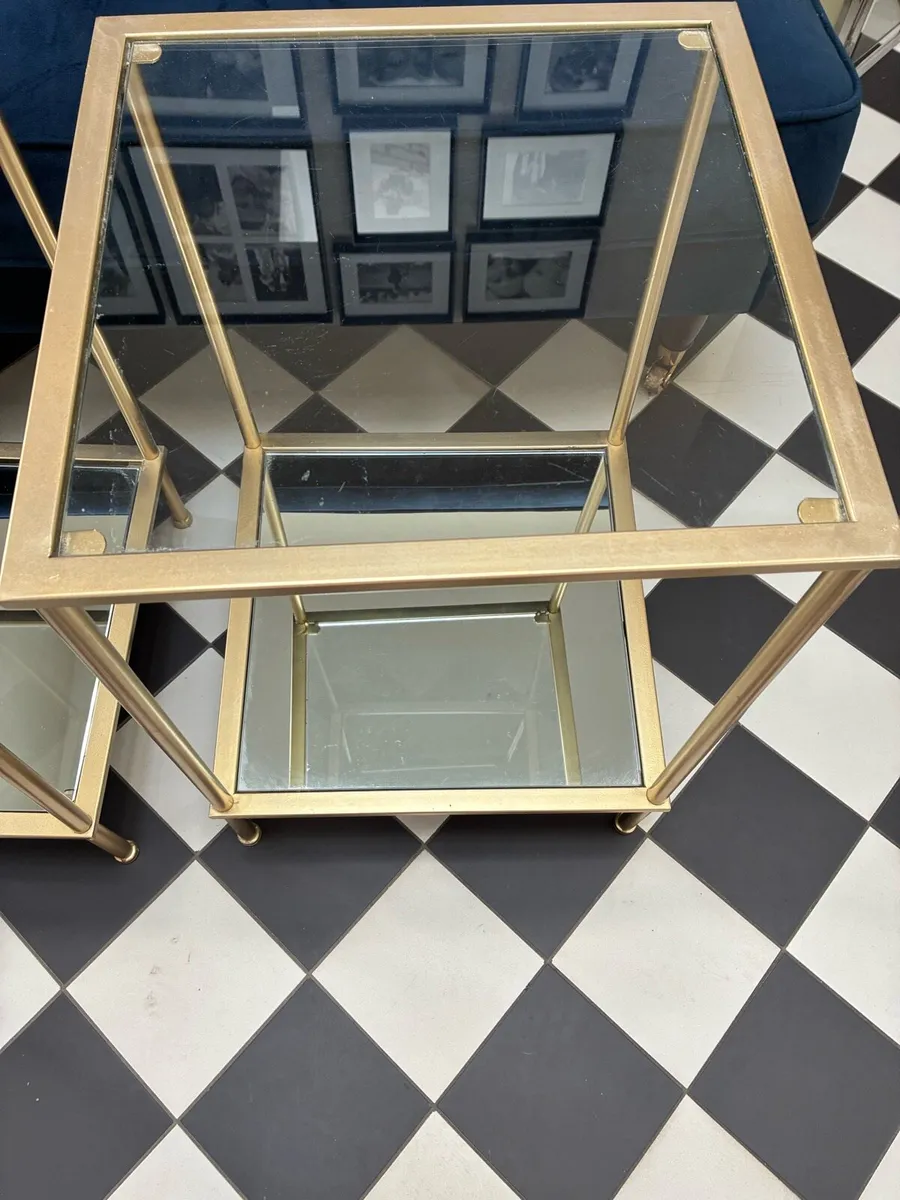 Pair of End Tables. - Image 4