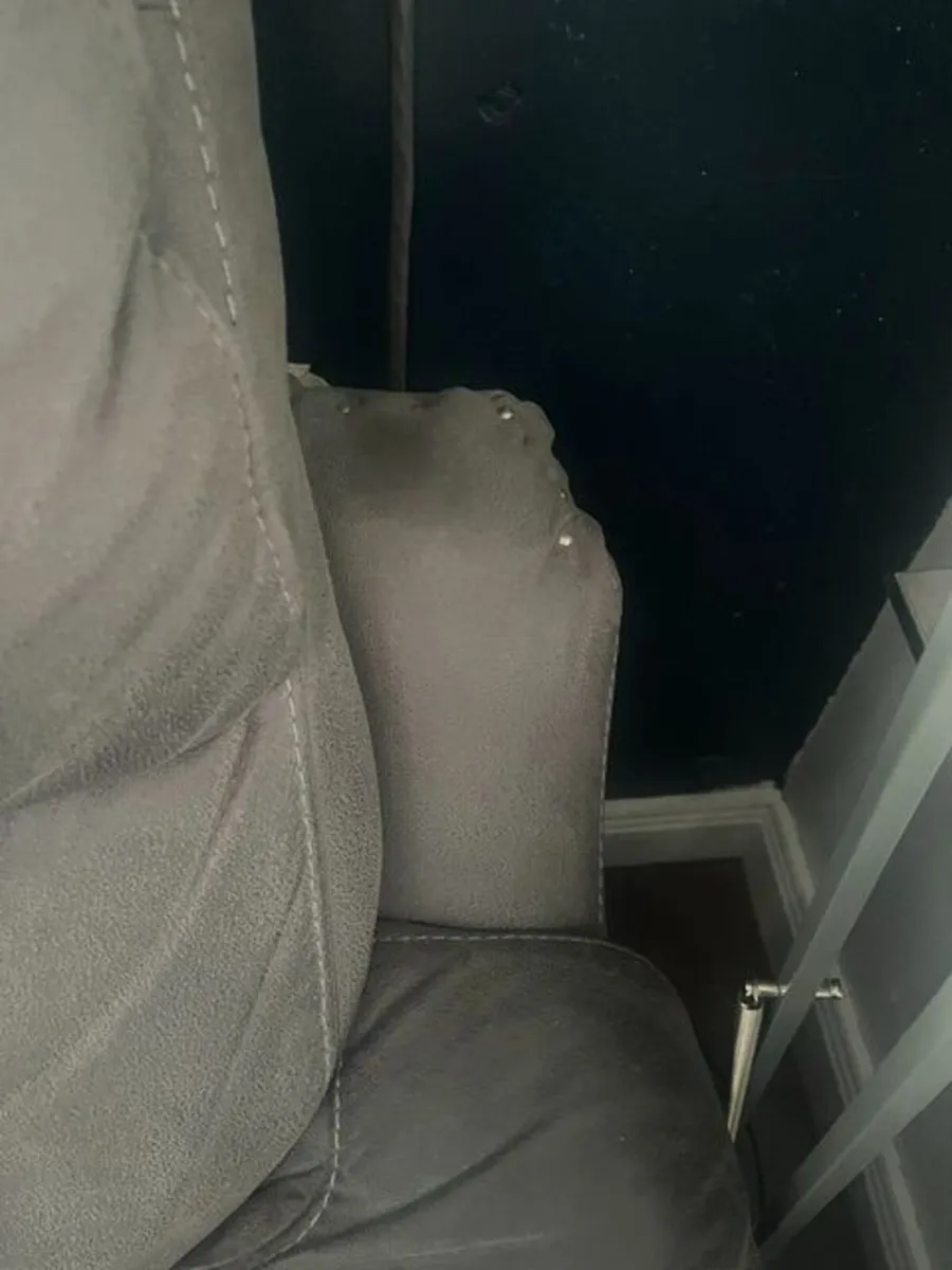 Recliner Electric 2 seater large - Image 4