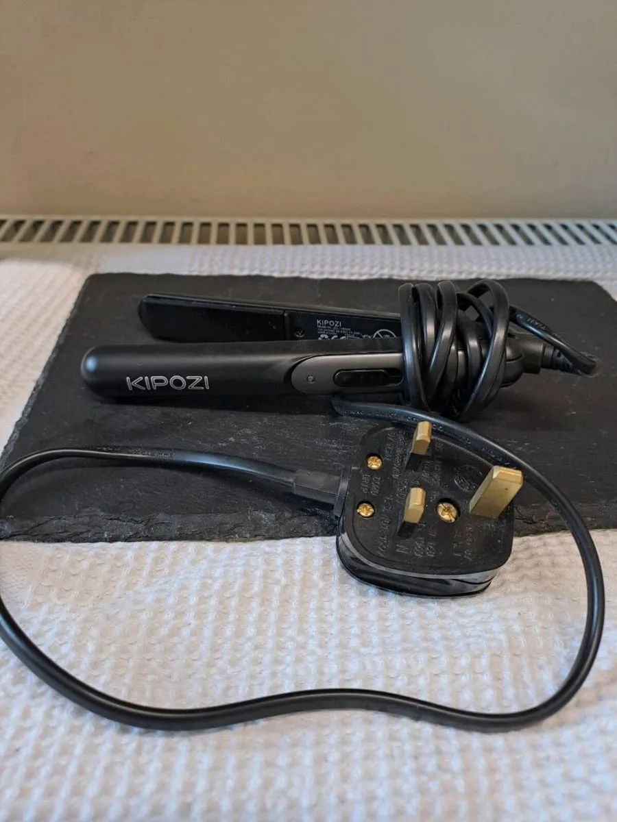 Kipozi Mini Hair Straightener – Travel Size - Image 1