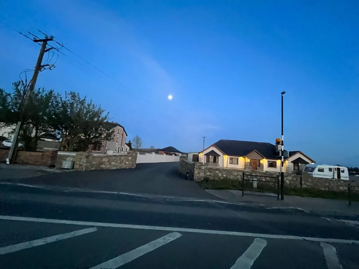 Rent  4 bed bungalow Kilcormac - Image 2