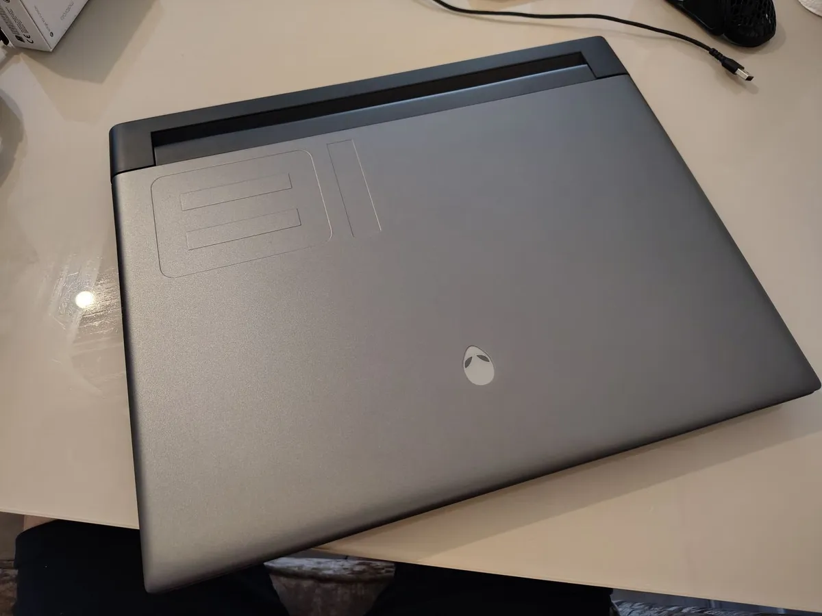 Alienware m18 R1 18" Gaming Laptop - Image 3