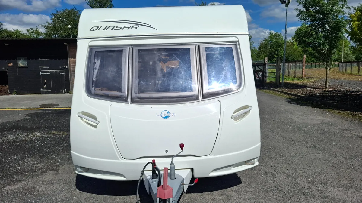 Lunar Quasar fixed bed caravan - Image 2