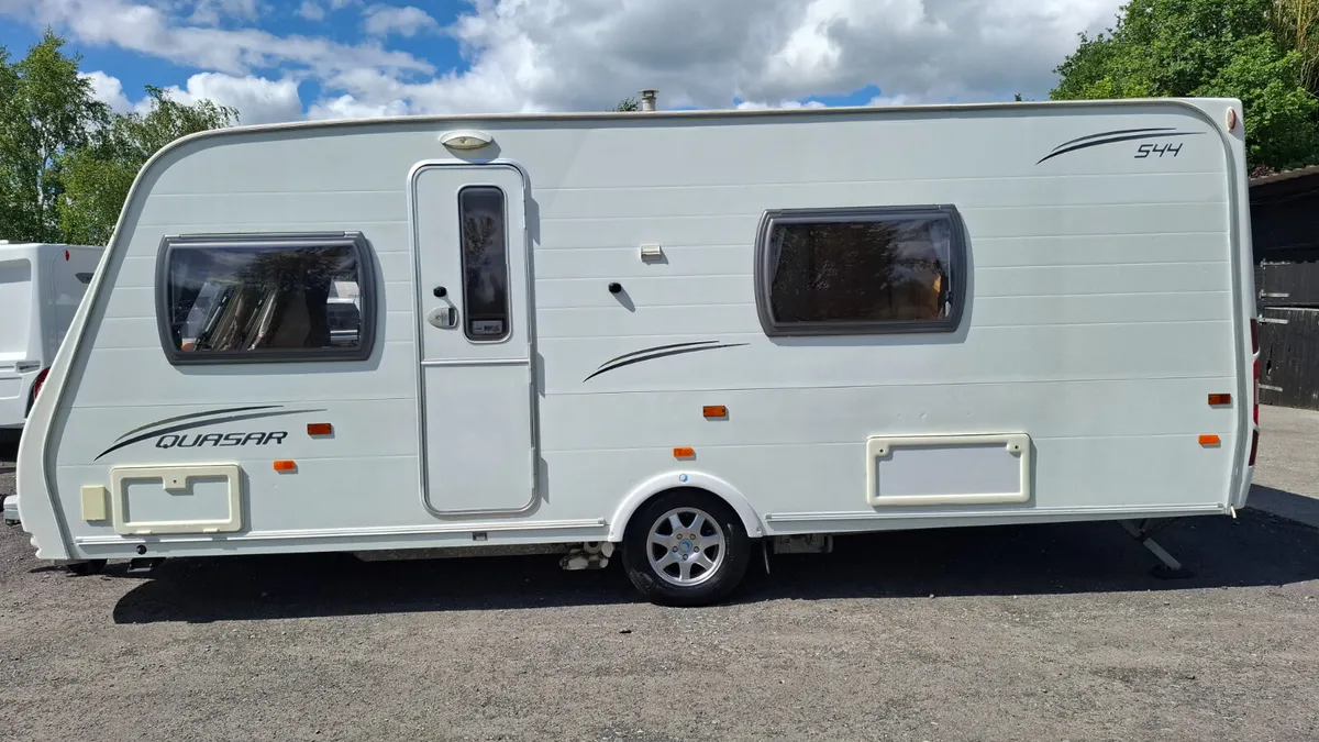 Lunar Quasar fixed bed caravan - Image 1