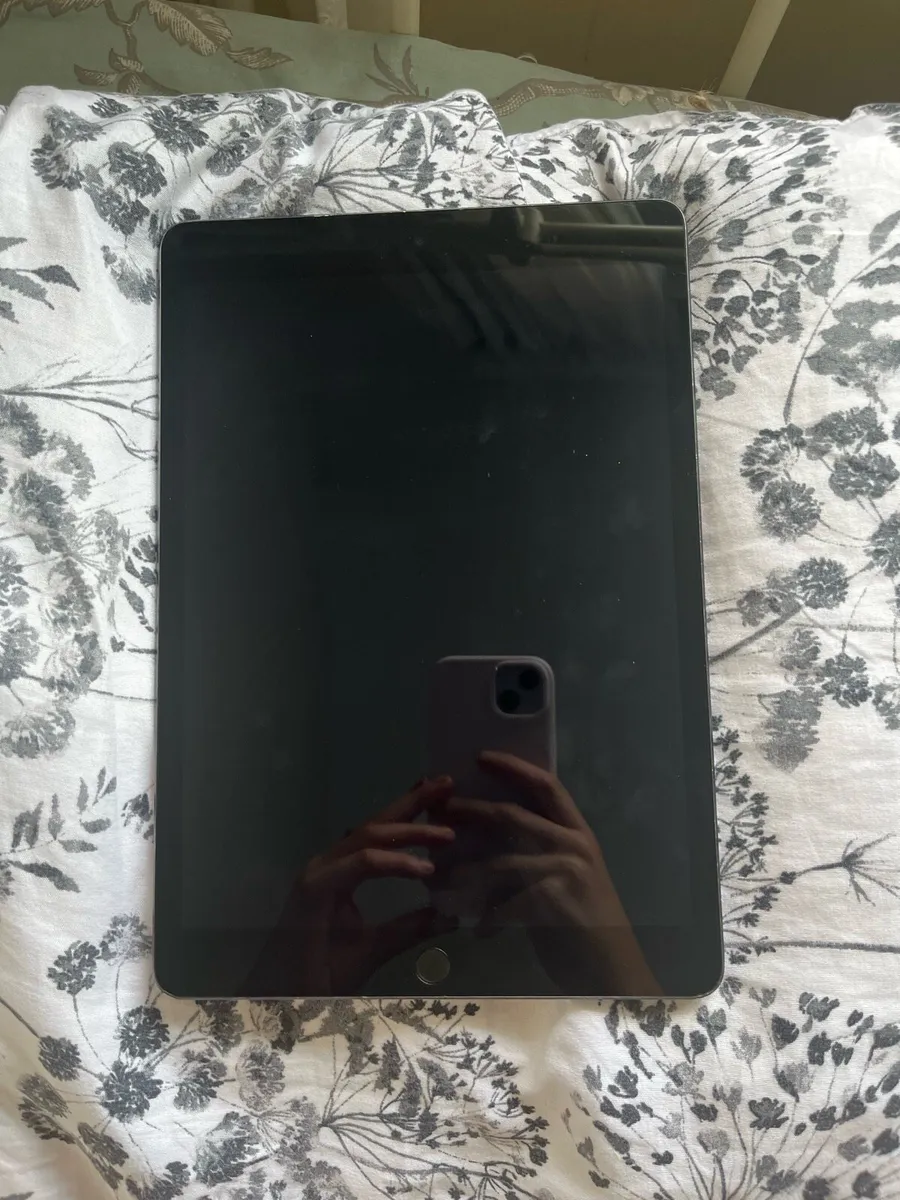 iPad - Image 2