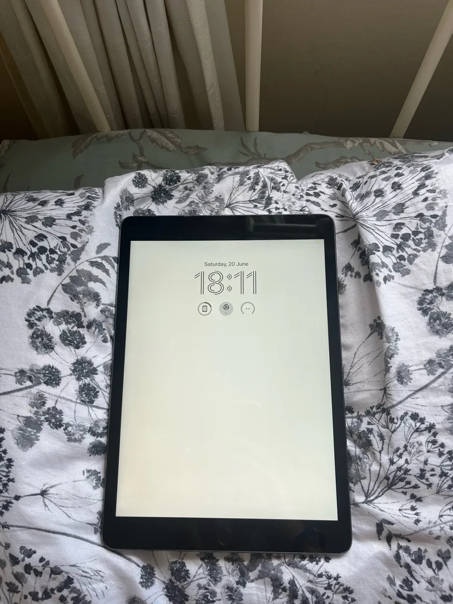 iPad - Image 1