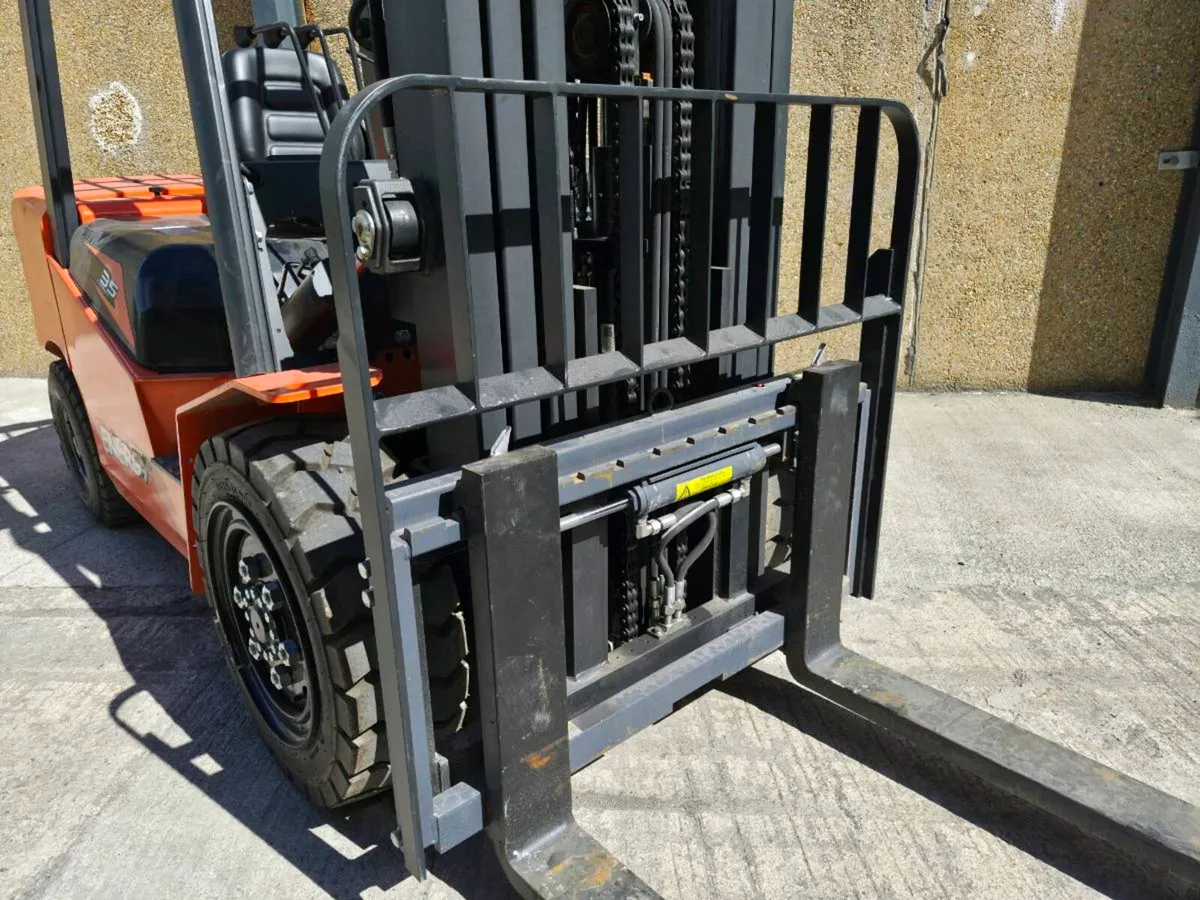 3.5 Tonne Forklift BIG SPEC - Image 4
