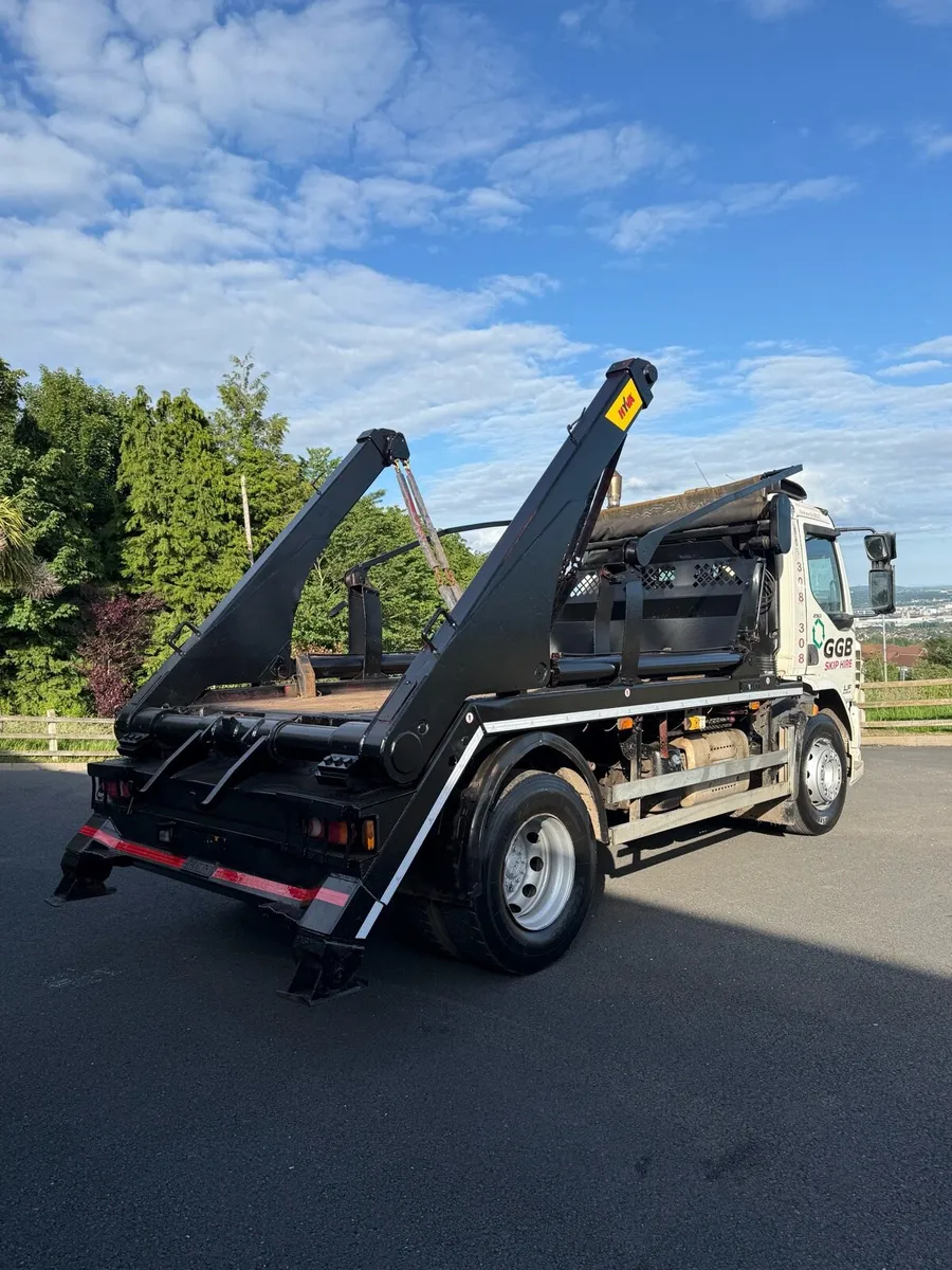 Daf lf55 250bhp auto 2015 chain loader skips - Image 4
