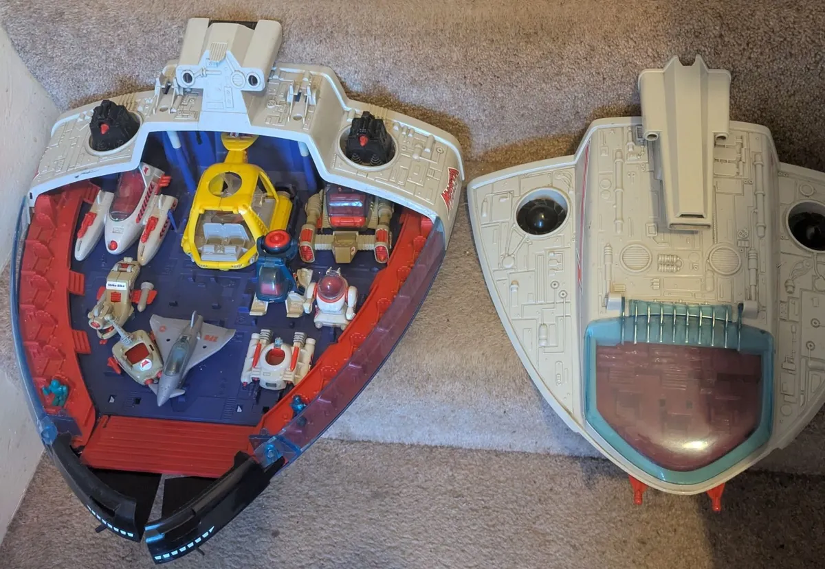 1980's Manta Force Command ship - Image 2