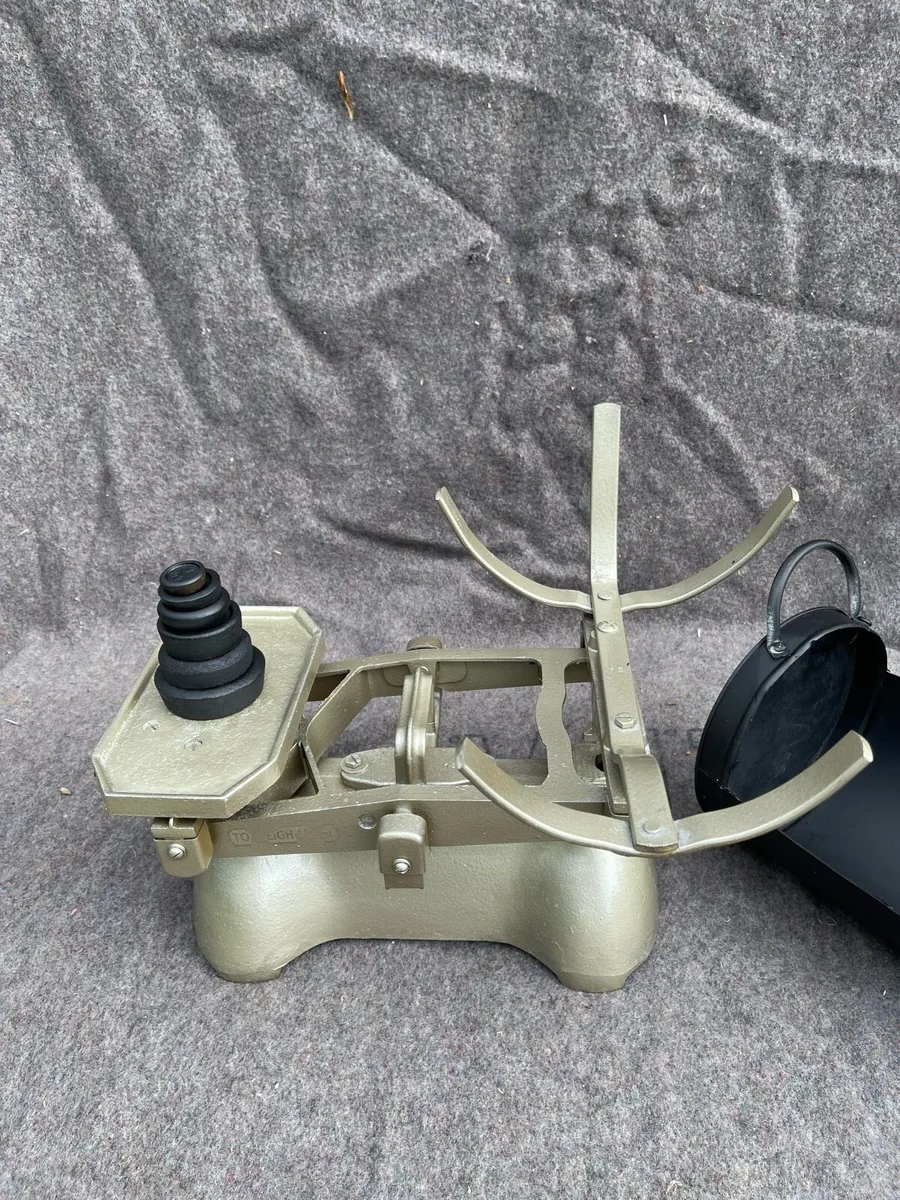 Antique weighing scales - Image 2