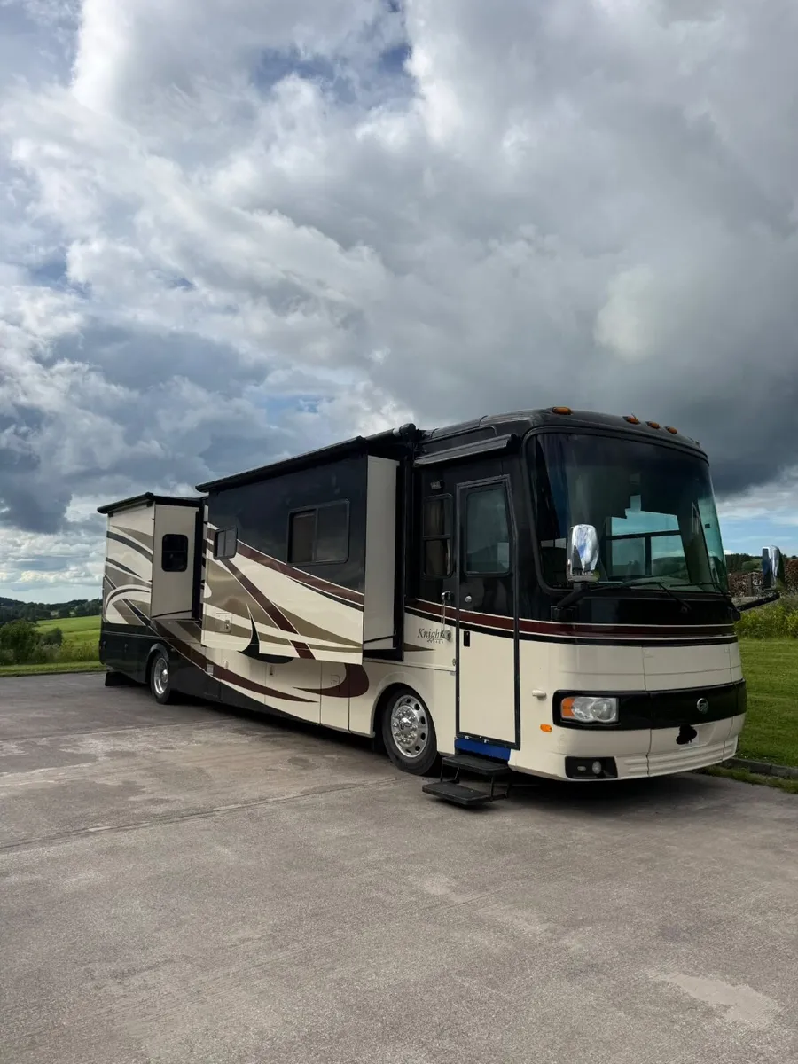 Motor home - Image 1