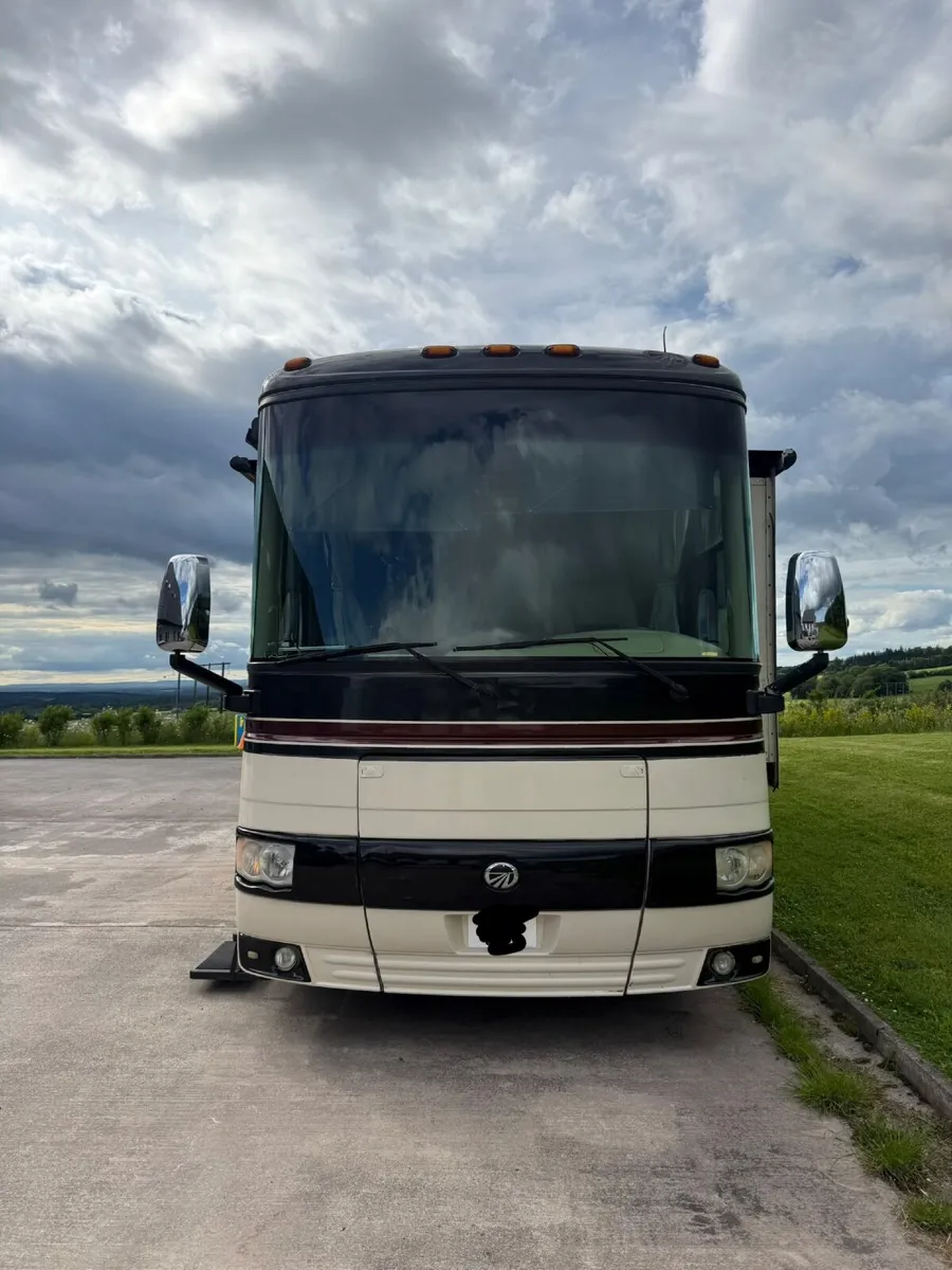 Motor home - Image 2