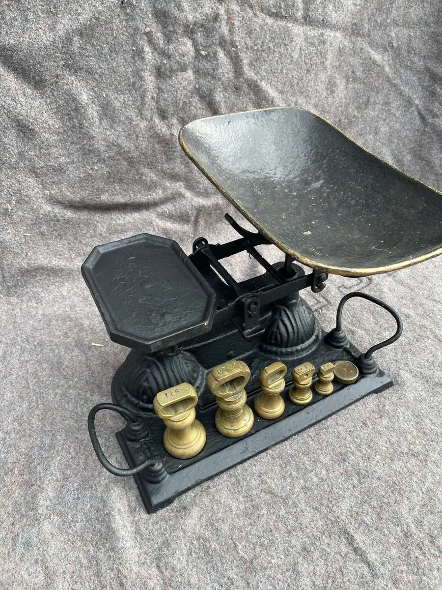 Antique weighting scales and weights - Image 2