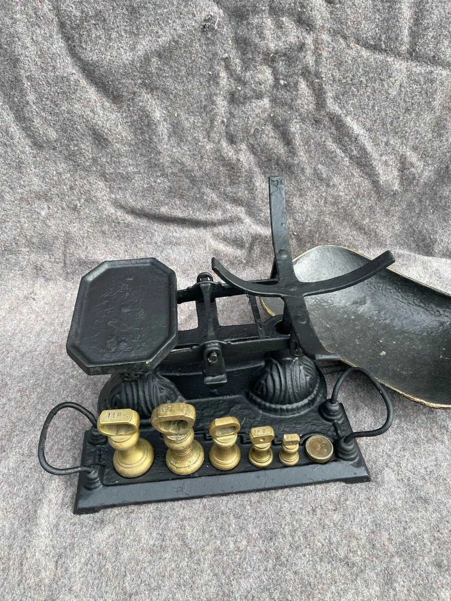 Antique weighting scales and weights - Image 3