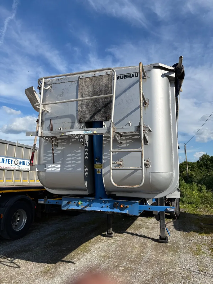 Fruehauf and Dennison bulk tipping trailer - Image 4