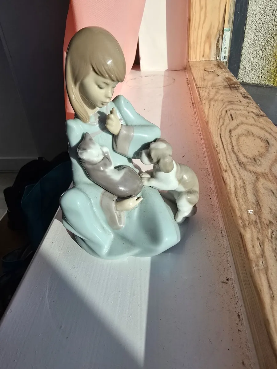 Statue - Image 2