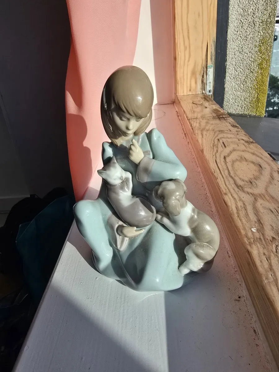 Statue - Image 3