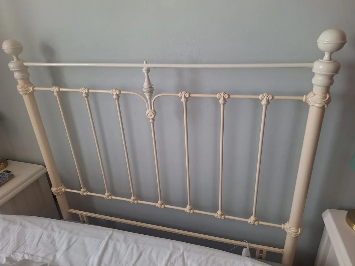 Headboard metal 4ft 6in  bed