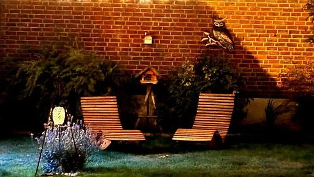 Luxury Acacia Wood Rocking Garden Lounger FSC Cert - Image 3