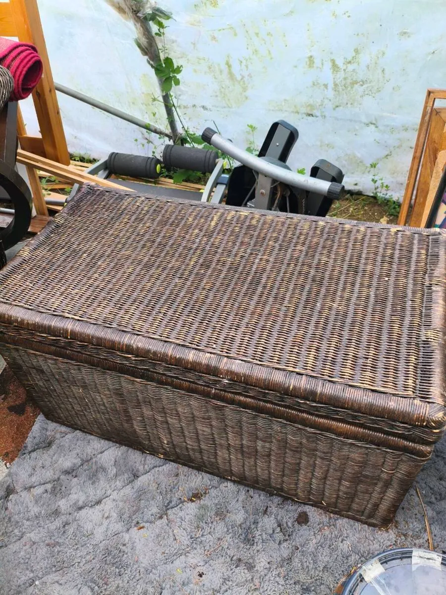 Beautiful ratten set , good solid furniture 100 - Image 3